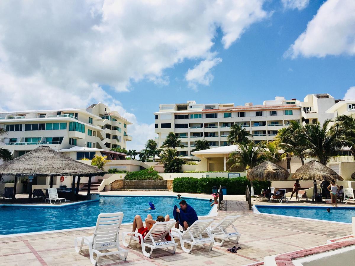 Brisas Sealight Apartment Cancún Extérieur photo