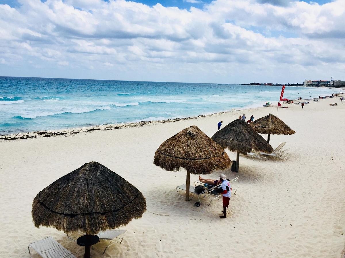 Brisas Sealight Apartment Cancún Extérieur photo