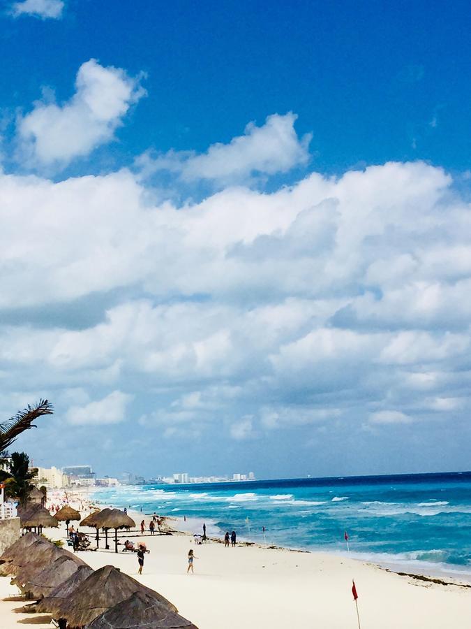 Brisas Sealight Apartment Cancún Extérieur photo